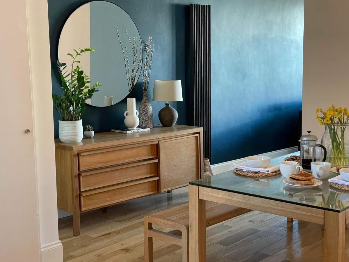 The Clock Tower Apartment - Spacious, Modern, 2 Bed Room Apartment , Southsea With Free Parking - Sleeps 4 Портсмут Екстер'єр фото