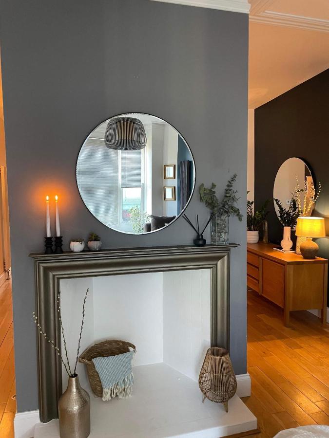 The Clock Tower Apartment - Spacious, Modern, 2 Bed Room Apartment , Southsea With Free Parking - Sleeps 4 Портсмут Екстер'єр фото