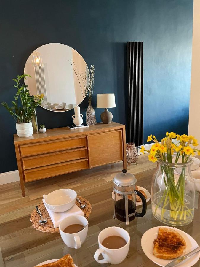 The Clock Tower Apartment - Spacious, Modern, 2 Bed Room Apartment , Southsea With Free Parking - Sleeps 4 Портсмут Екстер'єр фото