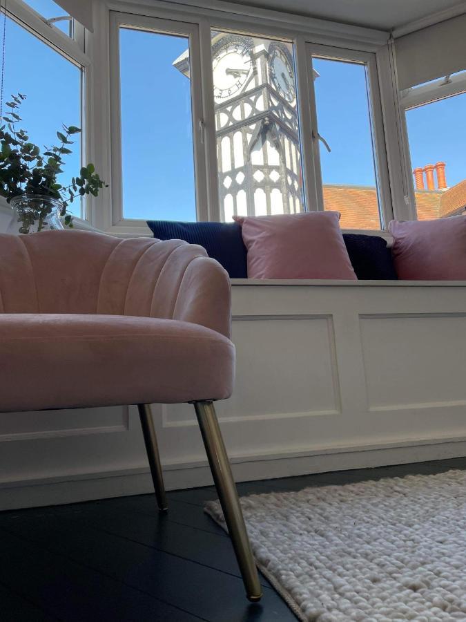 The Clock Tower Apartment - Spacious, Modern, 2 Bed Room Apartment , Southsea With Free Parking - Sleeps 4 Портсмут Екстер'єр фото