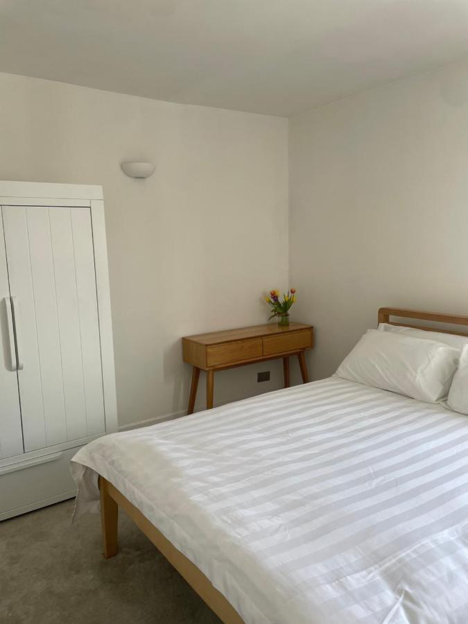 The Clock Tower Apartment - Spacious, Modern, 2 Bed Room Apartment , Southsea With Free Parking - Sleeps 4 Портсмут Екстер'єр фото