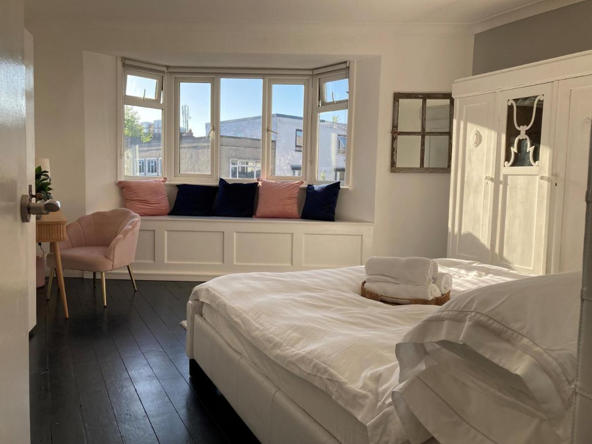 The Clock Tower Apartment - Spacious, Modern, 2 Bed Room Apartment , Southsea With Free Parking - Sleeps 4 Портсмут Екстер'єр фото