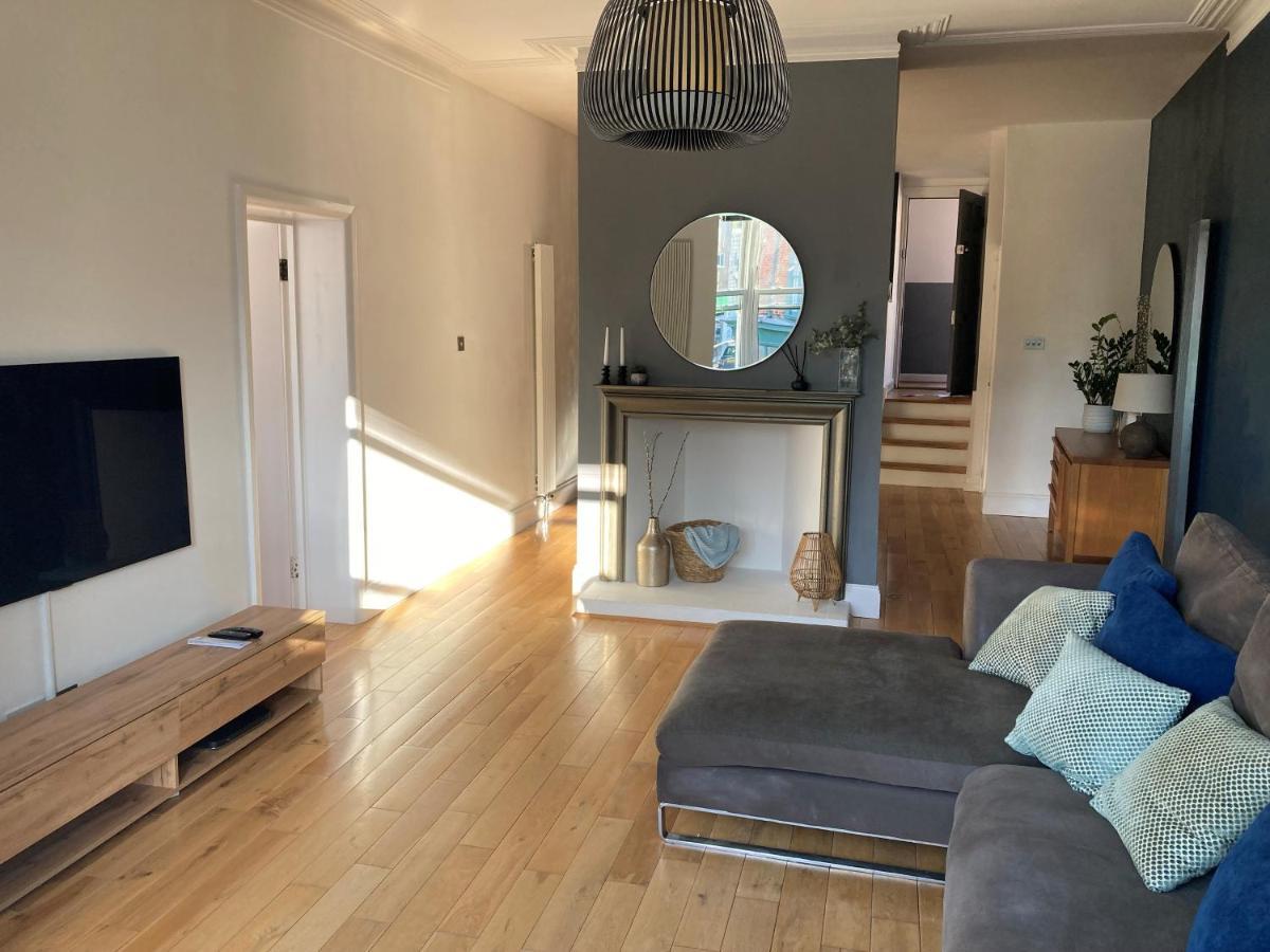 The Clock Tower Apartment - Spacious, Modern, 2 Bed Room Apartment , Southsea With Free Parking - Sleeps 4 Портсмут Екстер'єр фото