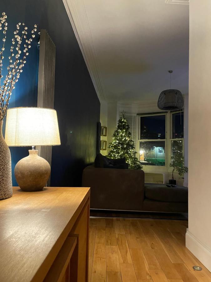 The Clock Tower Apartment - Spacious, Modern, 2 Bed Room Apartment , Southsea With Free Parking - Sleeps 4 Портсмут Екстер'єр фото