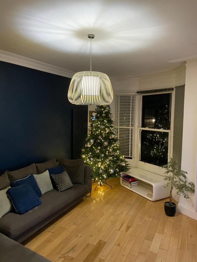The Clock Tower Apartment - Spacious, Modern, 2 Bed Room Apartment , Southsea With Free Parking - Sleeps 4 Портсмут Екстер'єр фото